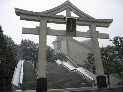 雪の日枝山王神社　山王鳥居